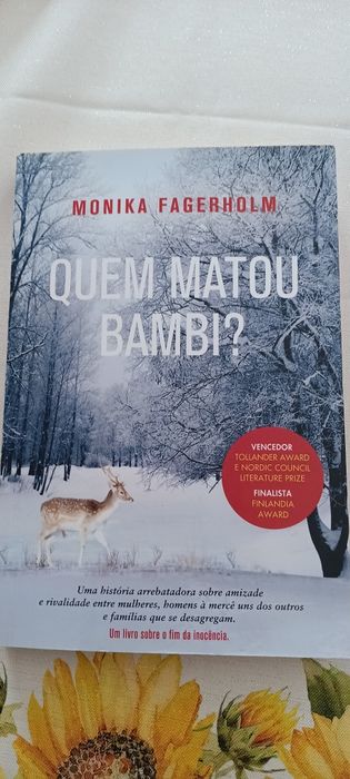Livros usados com marcas de envelhecimento