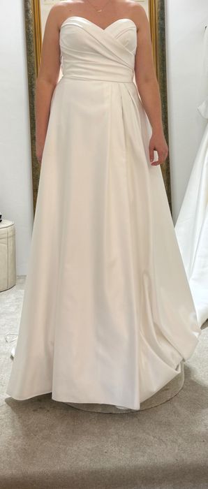 Suknia ślubna literka A