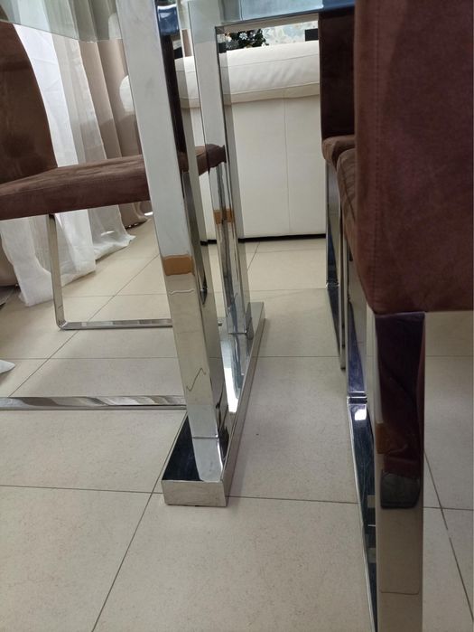 Mesa de sala com tampo em vidro + 6 cadeiras