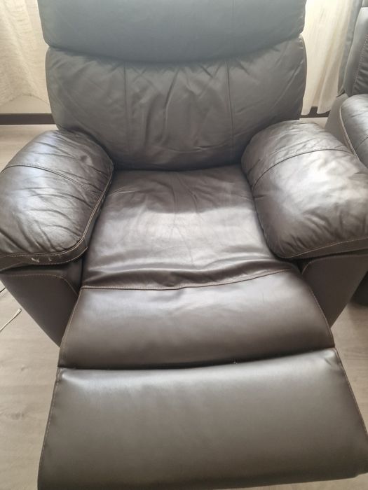 Vendo SOFÁ 3 lugares+ 2 poltronas em pele , Mecanismo automático