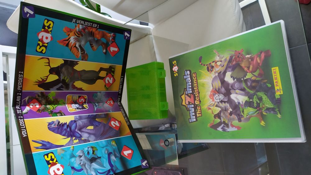 Lote INVIZIMALS 4 cadernetas +caixa arqui. + 2 tabuleiros+ 6 revistas