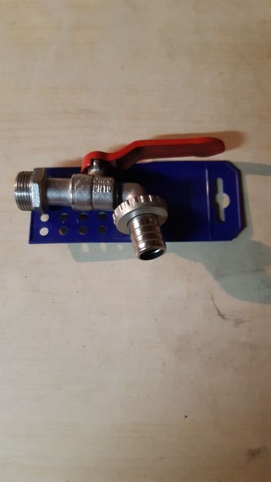 Sprzedam  zawór kulowy 3/4" z wylewką