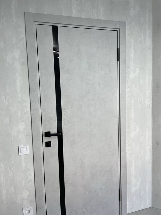 Установка (монтаж) міжкімнатних дверей та МДФ плінтуса