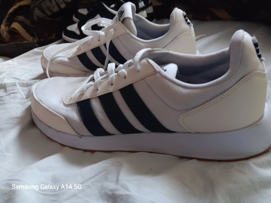 ténis  de marca adidas