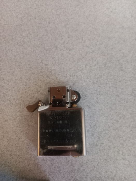 Продам зажигалку Zippo
