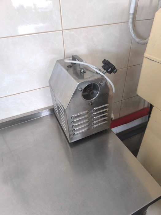 М’ясорубка професійна GoodFood №22 (120 кг/год) для магазину / кухні