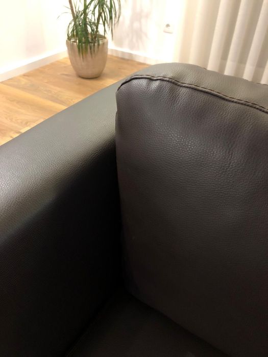 Sofás em pele sintética castanhos