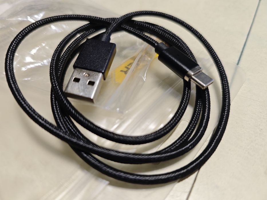 Зарядний кабель ESSAGER для телефона чи планшета.