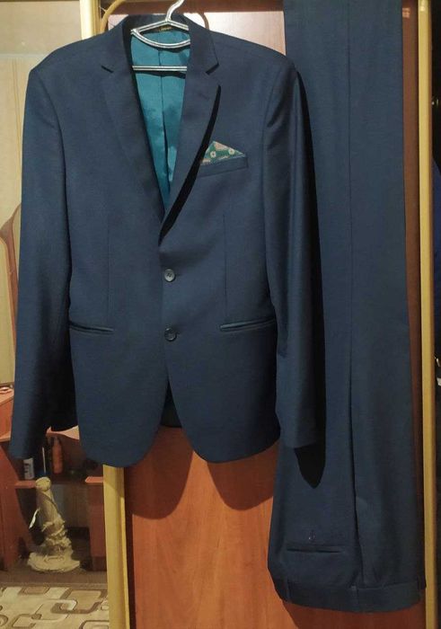 Костюм мужской  Doni Ricce + рубашка в подарок