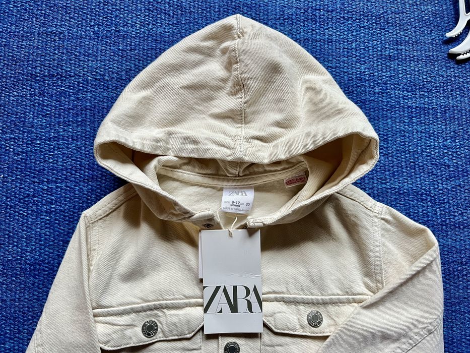 Camisa em sarja bege com capuz para criança