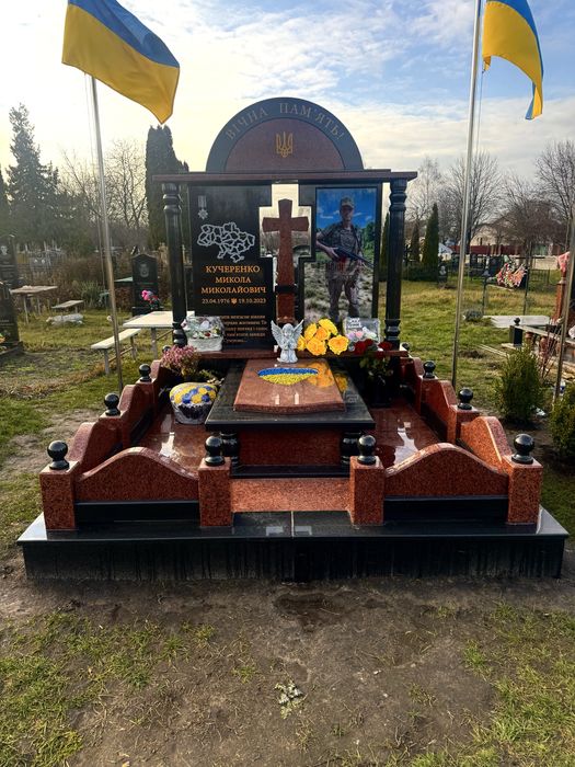 Памʼятники полеглим Героям. (Будь якої складності)