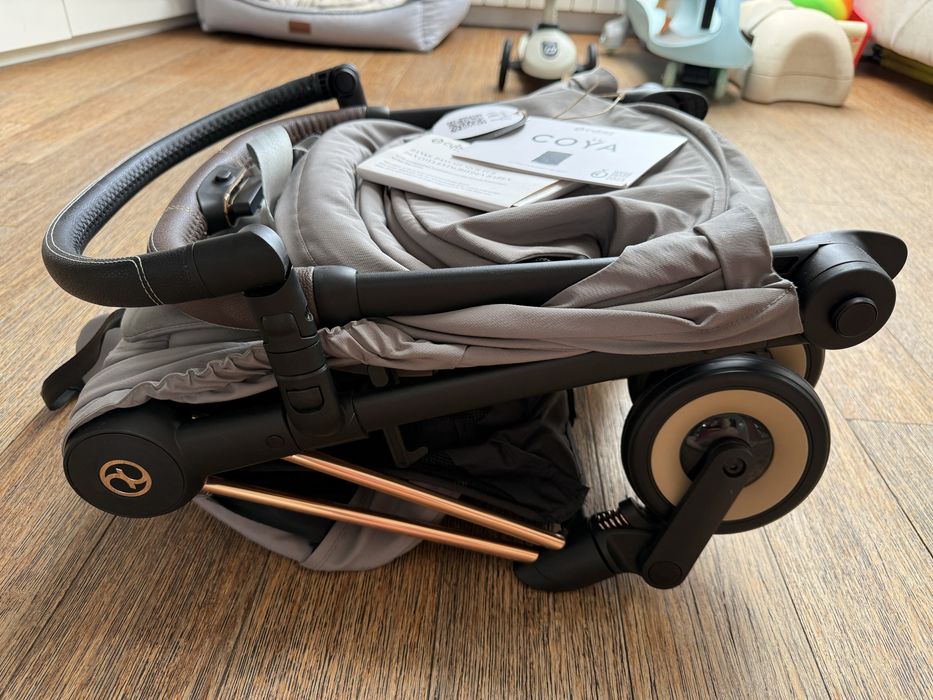 Cybex COYA lekki wózek spacerowy i pałąk rose gold