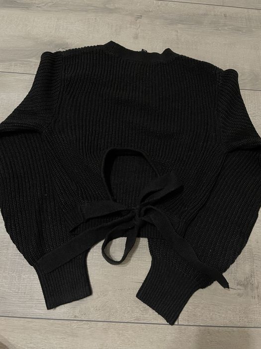 Вʼязана жіноча чорна кофточка