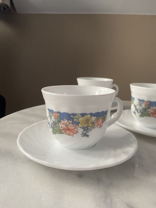 Zestaw 5 filiżanek z podstawkami