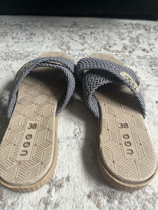 Klapki UGG Australia roz 38