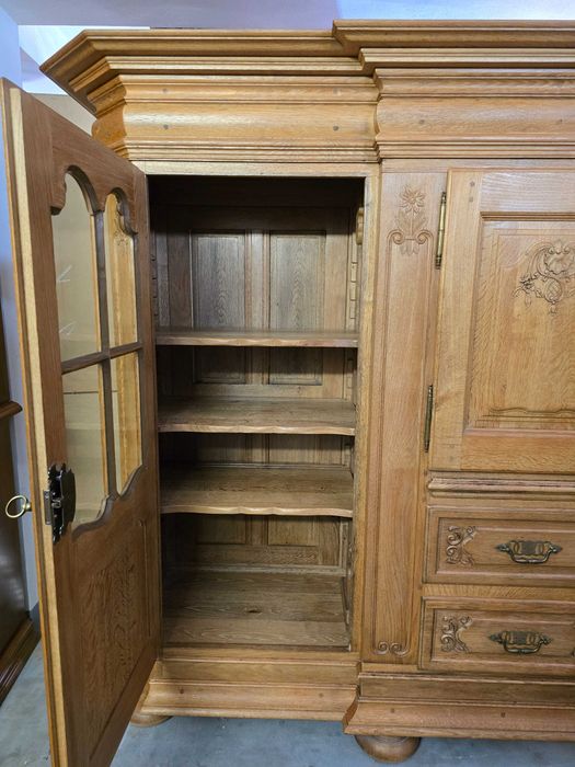 Sprzedam piękną dębowy kredens