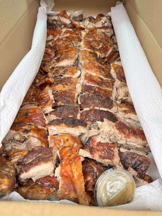 Porco no espeto, espetadas gigantes, grelhados e outras opções