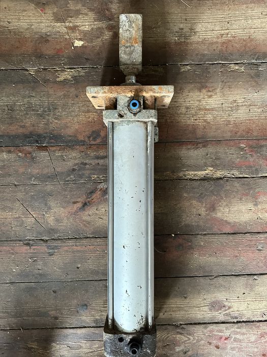 Siłownik festo srednica ok 100mm skok 380 mm