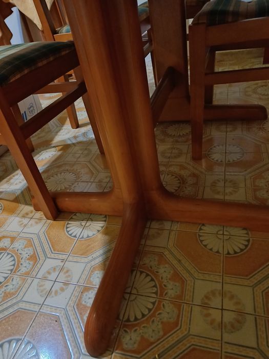 Vende se Mesa de jantar 6 lugares