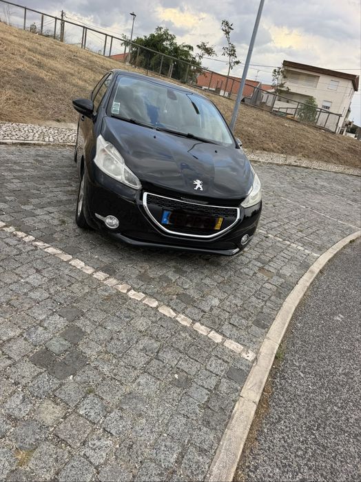 Peugeot 208 HDi 1400 do ano 2015 foto 3