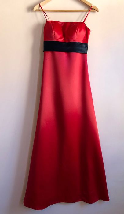 Вечірня сукня яскраво червона