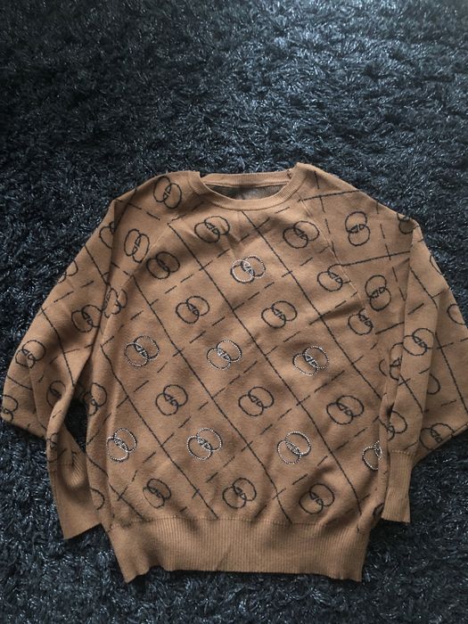 Sweter zdobiony nietoperz