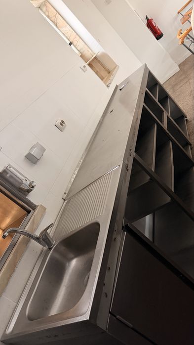 Recheio restaurante frigorífico, arca vitrine e congeladora, mesas…