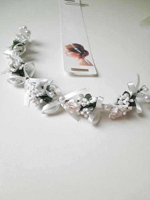 Діадема гнучка для волосся біли квіти