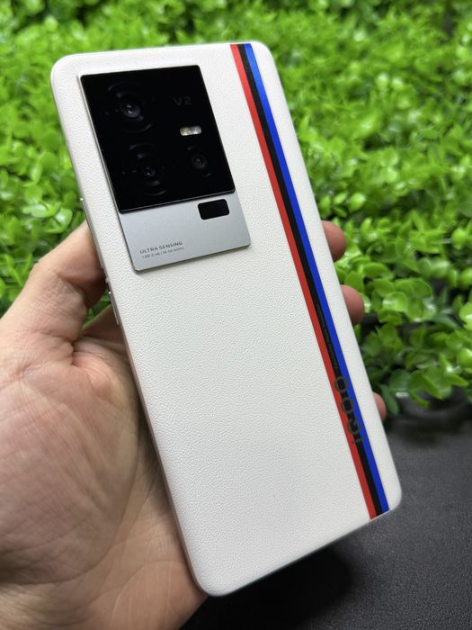 Vivo iQOO 11 BMW Edition , 12/256gb, White