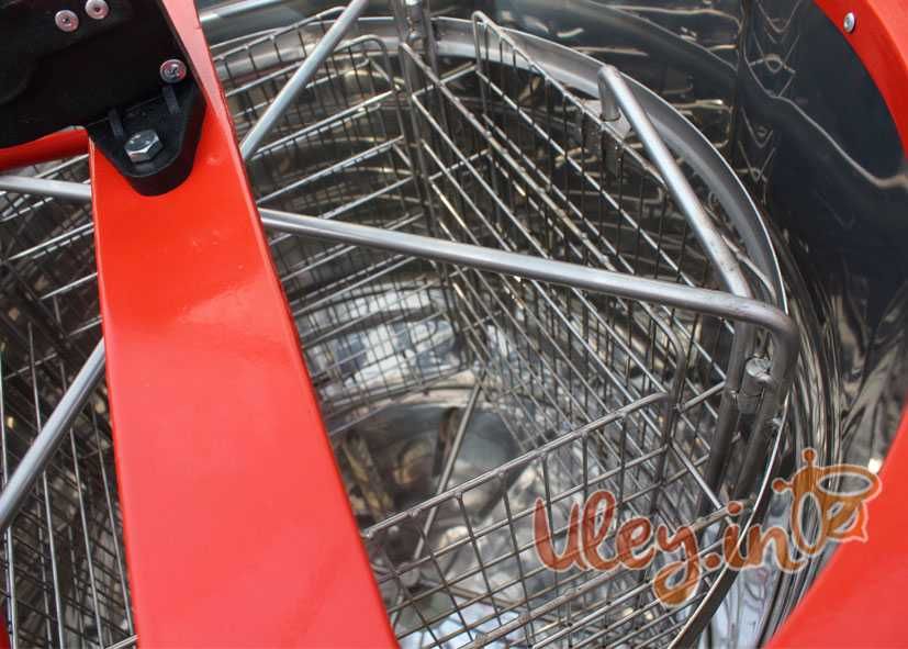 Медогонка нержавіюча на 4 рамки поворотна. Нова.