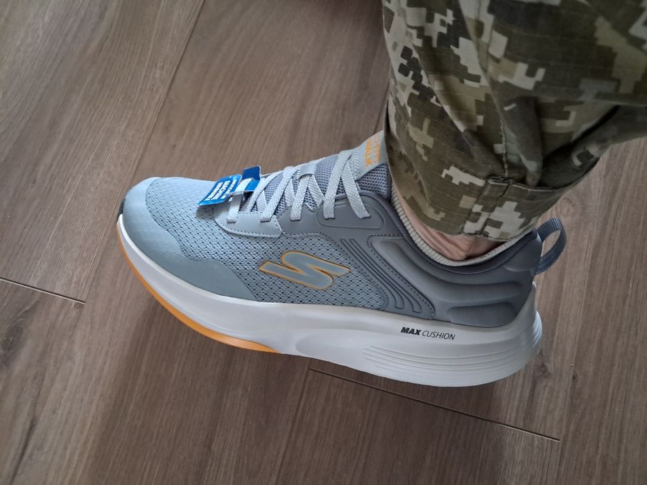 Кросівки Skechers GO WALK із серії Max Cushioning