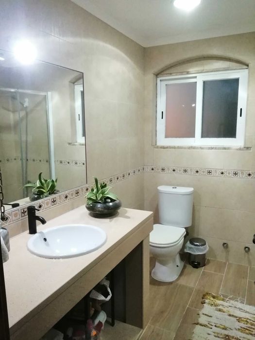 Quarto equipado e amplo