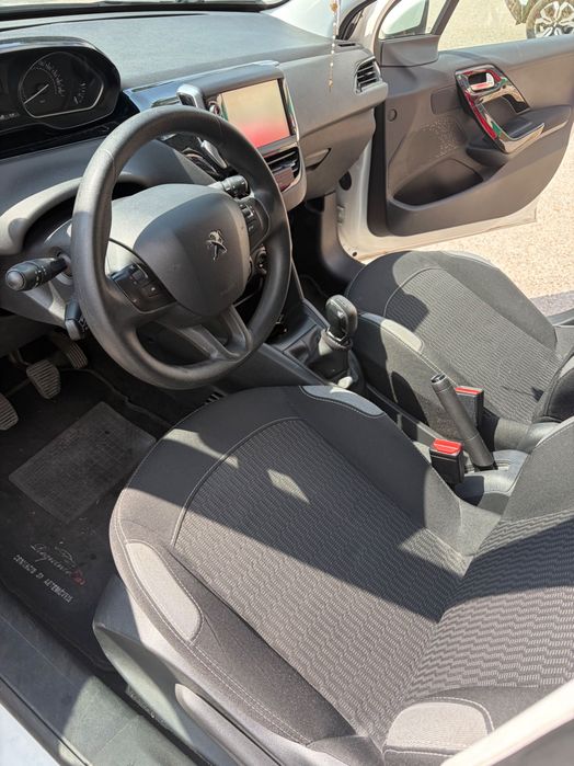 Peugeot 208 — fotografia 5