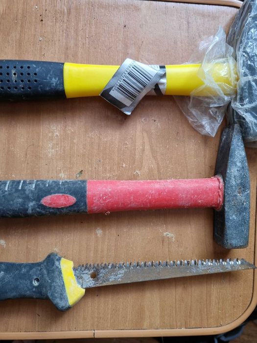 Автомати електричні,біти,кусачки,сверла,i.т.п. можна окремо придбати