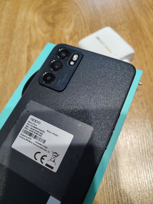 Smartfon Oppo Reno 6 5G 8GB RAM, 128GB, ładowarka 65w