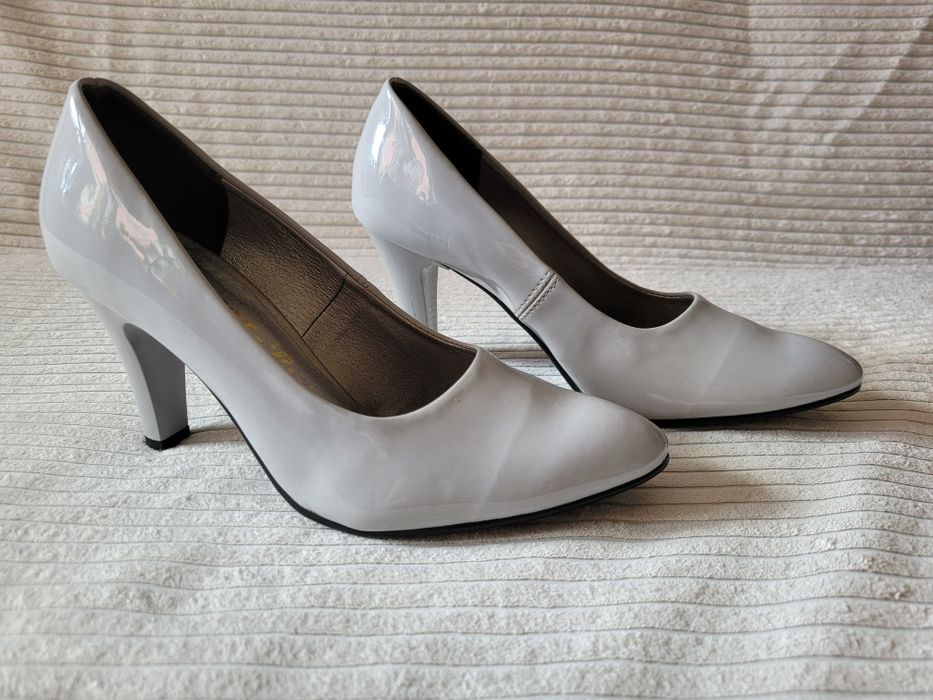 Czółenka popielate rozm 38 Kamex but