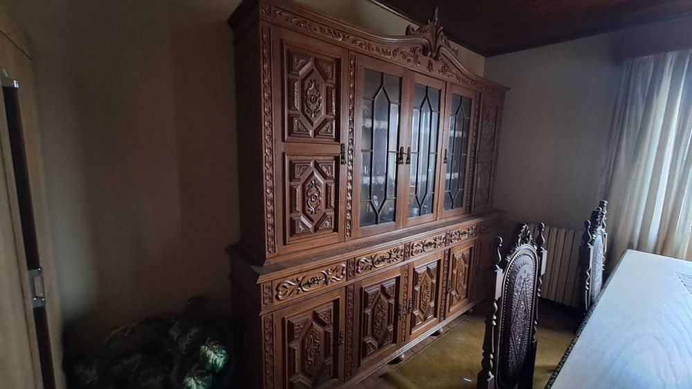 Mobília de sala de jantar antiga