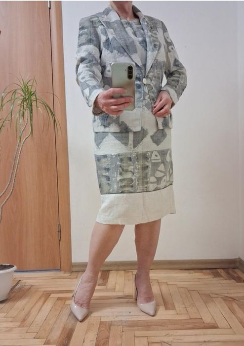 Шикарні  сукні, костюми, розмір 8-14