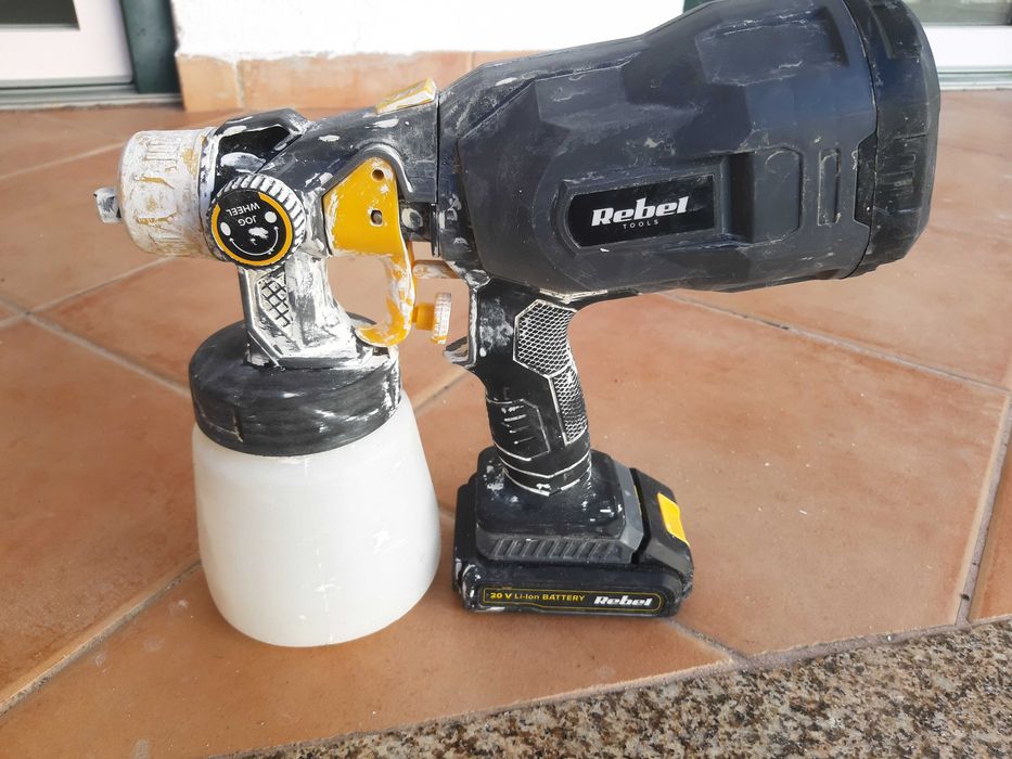 Máquina Pistola de pintura a bateria, com carregador e bateria.