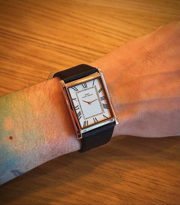 Elegancki Zegarek 32 mm Kwarc w Stylu Cartier Tank (IBSO)