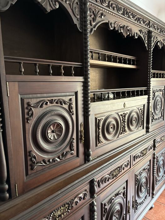 Conjunto móvel, mesa e cadeiras