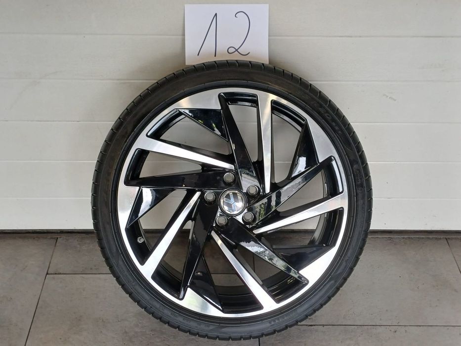 NR 12 Koło lato Volkswagen Atreon 2022 R-Line 245/35/20 Pirelli 3G8601025T