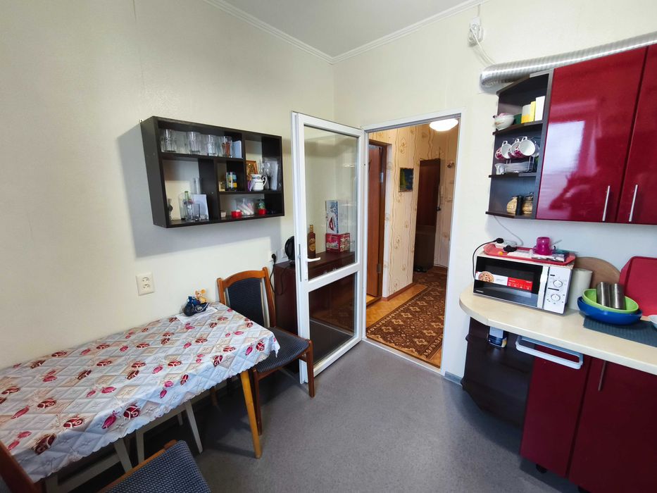 Продам 2-х кімнатну квартиру з меблями і технікою!