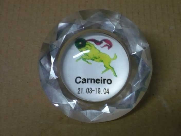 Pisa papéis do signo Carneiro