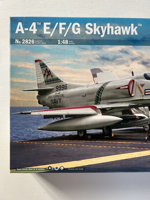 Samolot A-4 E/F/G Skyhawk model do sklejenia Italeri 2826