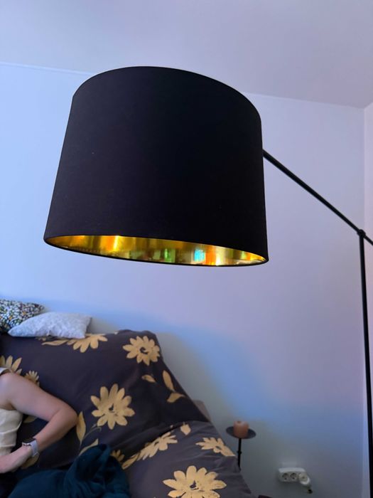 Candeeiro Alto com design apelativo