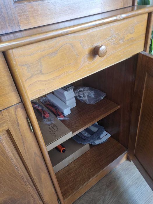 Movel de sala em madeira castanho