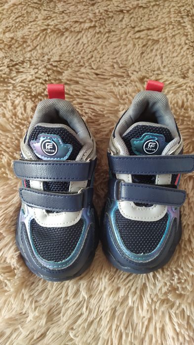 Продам дитячі кросівки -24 р.