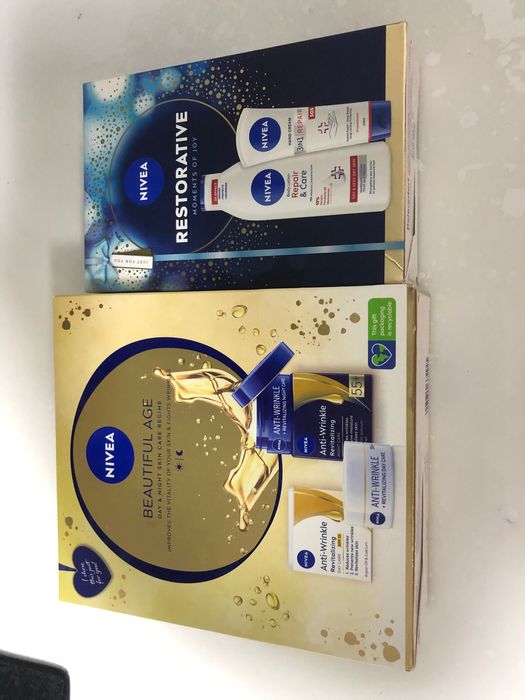 Продам женский косметический набор(кремы для лица+кремы для рук)