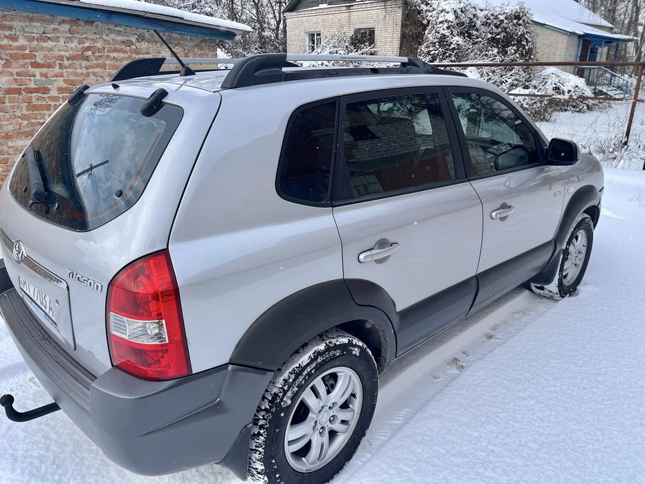 HYUNDAI Tucson 4*4. 2.0бензин! 2006год.